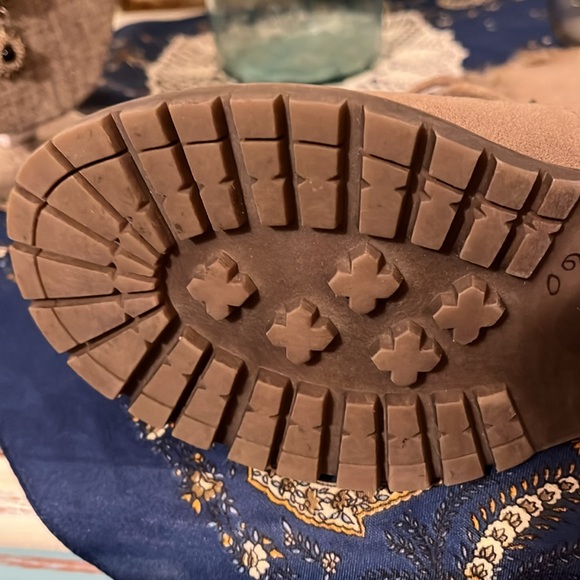 Bass Angelica faux fur lined boots, used but in like new condition, size 8 - Picture 11 of 13